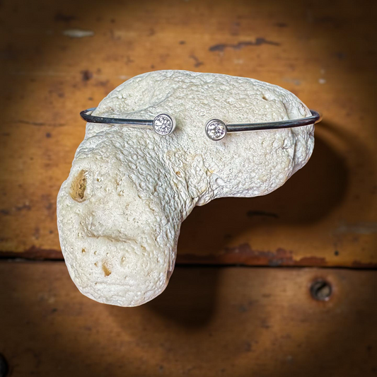 18k White Gold & Diamond Bangle