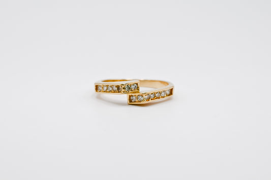 Vintage Geometric Diamond Ring in 14K Yellow Gold. Size 7.25