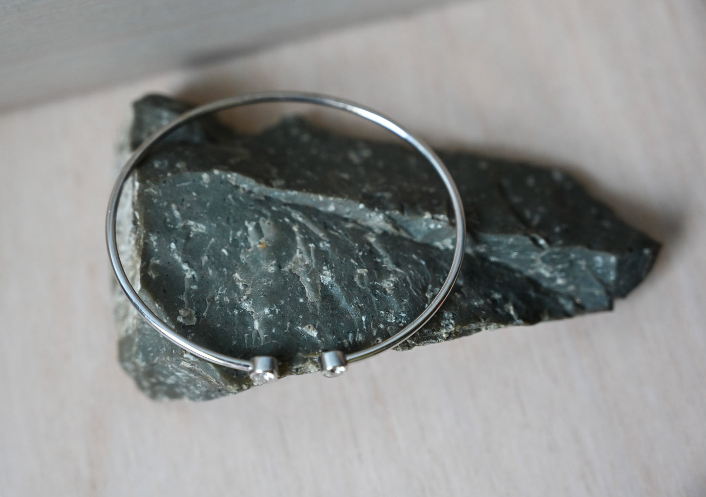 18k White Gold & Diamond Bangle